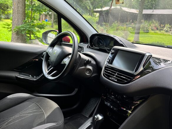 2013 Peugeot 208 I, красный, 505000 рублей - вид 8