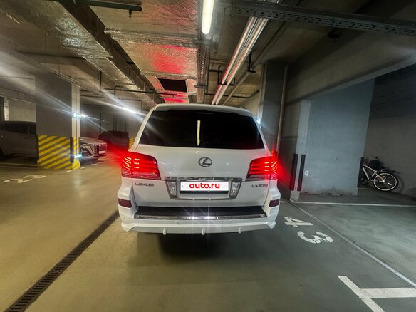2012 Lexus LX 570 III Рестайлинг, серебристый, 6500000 рублей - вид 8