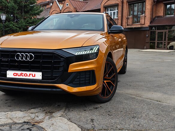 2019 Audi Q8 45 TDI I (4M), оранжевый, 6250000 рублей - вид 3