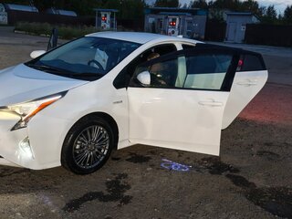 2018 Toyota Prius IV (XW50), белый, 1600000 рублей, вид 2