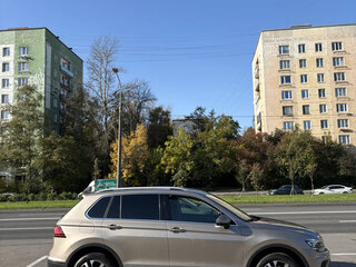 2019 Volkswagen Tiguan II, бежевый, 3000000 рублей, вид 4