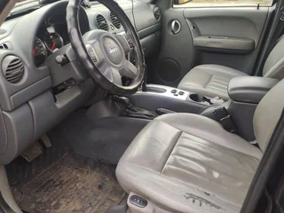 2007 Jeep Cherokee III (KJ) Рестайлинг, чёрный, 820000 рублей, вид 4