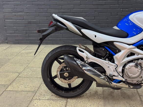 2010 Suzuki SFV 650 Gladius, синий, 515000 рублей - вид 14