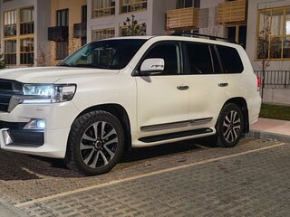 2019 Toyota Land Cruiser 200 Series Рестайлинг 2, белый, 5500000 рублей, вид 1