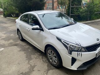 2021 Kia Rio IV Рестайлинг, белый, 1500000 рублей, вид 2