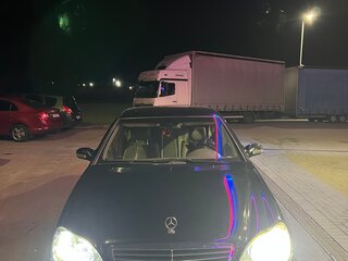 1999 Mercedes-Benz S-Класс 320 IV (W220), чёрный, 450000 рублей, вид 1