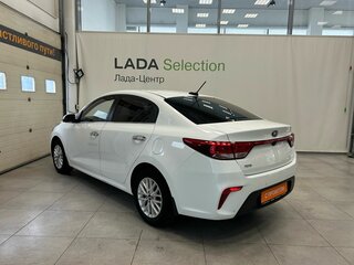 2020 Kia Rio IV, белый, 1599000 рублей, вид 4