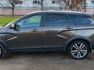 2018 Lada (ВАЗ) Vesta SW Cross I, коричневый, 880000 рублей, вид 3