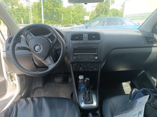2018 Volkswagen Polo V Рестайлинг, белый, 400000 рублей, вид 4
