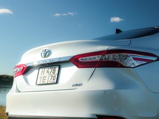 2022 Toyota Camry VIII (XV70) Рестайлинг, белый, 3650000 рублей, вид 5