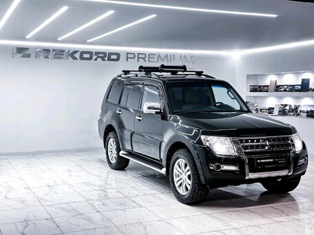 2017 Mitsubishi Pajero IV Рестайлинг 2, чёрный, 2919000 рублей, вид 4