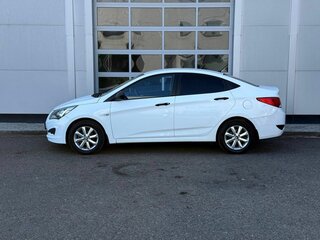2015 Hyundai Solaris I Рестайлинг, белый, 800000 рублей, вид 2