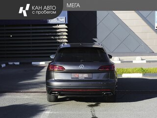 2018 Volkswagen Touareg III, серый, 3999500 рублей, вид 4