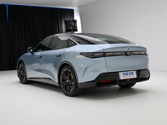 2026 Arcfox Alpha S5 I Рестайлинг, голубой, 3740000 рублей - вид 4