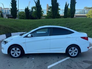 2016 Hyundai Solaris I Рестайлинг, белый, 600000 рублей, вид 4
