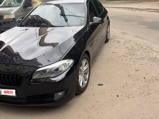 2013 BMW 5 серии 520i VI (F10/F11/F07), чёрный, 1950000 рублей, вид 3