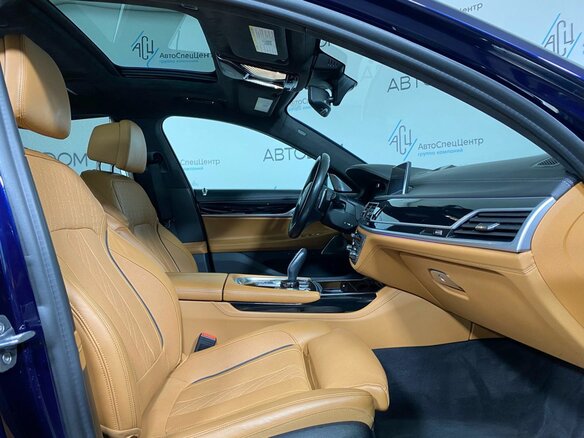2019 BMW 7 серии Long 745Le xDrive VI (G11/G12) Рестайлинг, синий, 5498800 рублей - вид 12