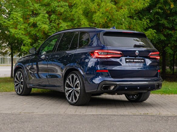 2022 BMW X5 40d IV (G05/G18), синий, 9790000 рублей - вид 6
