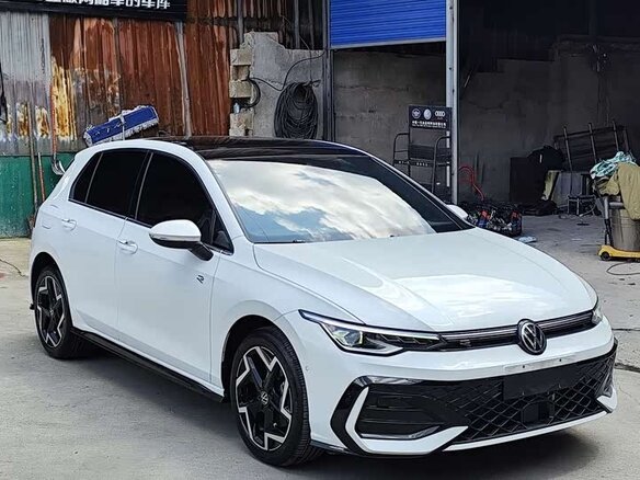 2025 Volkswagen Golf VIII Рестайлинг, белый, 2360000 рублей