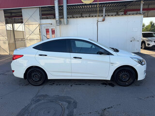 2014 Hyundai Solaris I Рестайлинг, белый, 920000 рублей, вид 4
