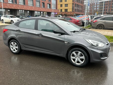 2012 Hyundai Solaris I, серый, 660000 рублей, вид 4