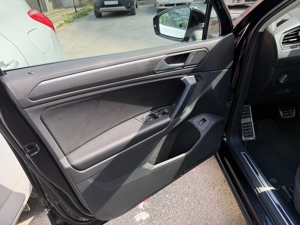 2019 Volkswagen Tiguan II, чёрный, 2750000 рублей - вид 19