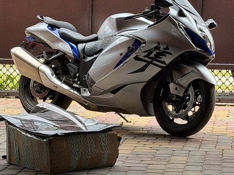 2025 Suzuki GSX 1300 R Hayabusa, серый, 1880000 рублей, вид 3