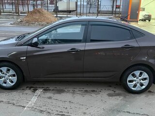 2014 Hyundai Solaris I Рестайлинг, коричневый, 950000 рублей, вид 3