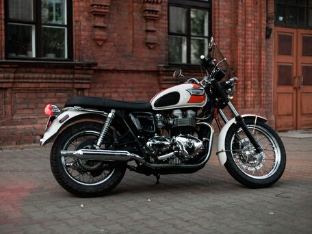 2004 Triumph Bonneville T100, белый, 464356 рублей, вид 1