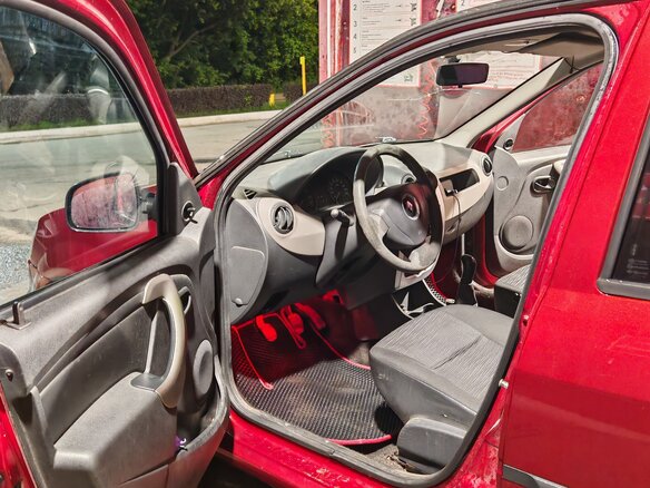 2011 Renault Logan I Рестайлинг, красный - вид 13