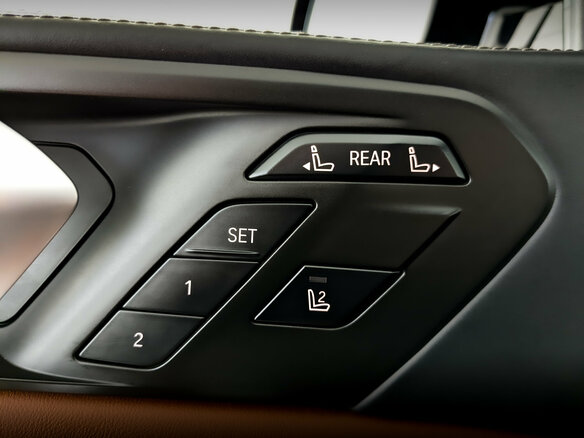 2021 BMW X7 30d I (G07), чёрный, 9200000 рублей - вид 23