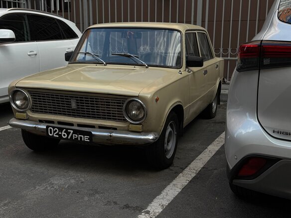 1974 Lada (ВАЗ) 2101 21011, бежевый - вид 1