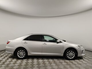 2017 Toyota Camry VII (XV50) Рестайлинг, серебристый, 1879000 рублей, вид 4