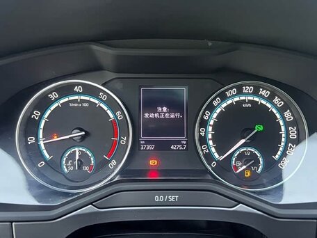 2022 Skoda Superb III Рестайлинг, коричневый, 1822000 рублей, вид 4