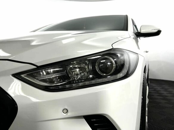 2017 Hyundai Elantra VI (AD), белый, 1600000 рублей - вид 18