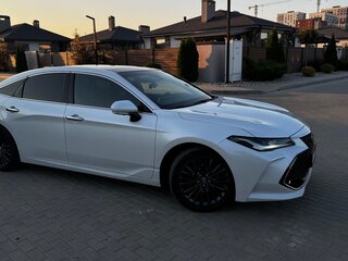 2022 Toyota Avalon V Рестайлинг, белый, 3200000 рублей, вид 1
