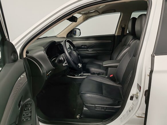 2019 Mitsubishi Outlander III Рестайлинг 3, белый - вид 11