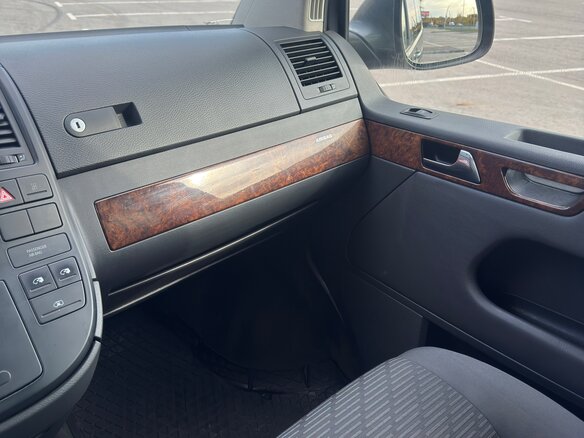 2012 Volkswagen Multivan T5 Рестайлинг, серебристый, 2170000 рублей - вид 9