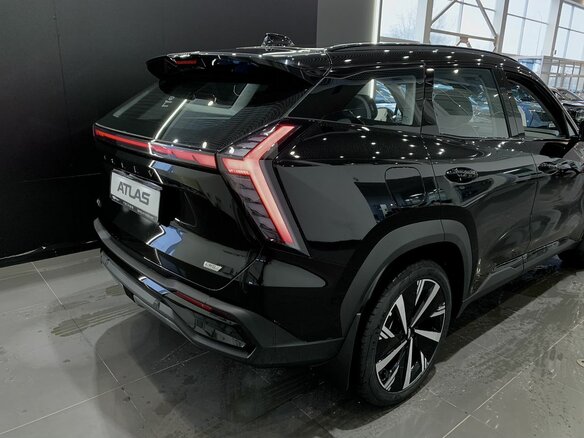 2026 Geely Atlas II, чёрный - вид 2