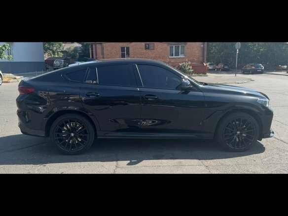 2021 BMW X6 40i III (G06), чёрный, 8500000 рублей - вид 5