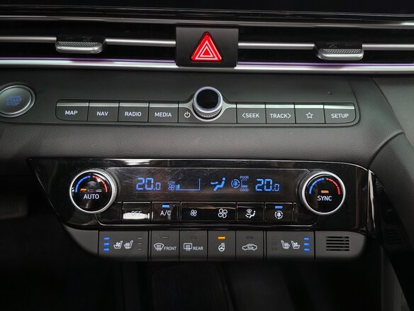 2023 Hyundai Avante VII Рестайлинг, красный, 1990000 рублей - вид 19