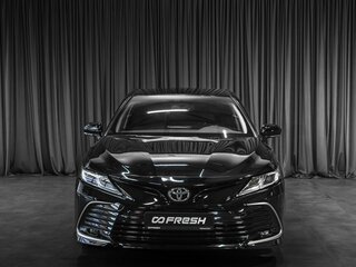 2021 Toyota Camry VIII (XV70) Рестайлинг, чёрный, 3949000 рублей, вид 3