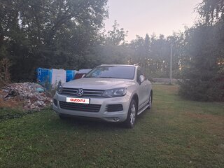 2011 Volkswagen Touareg II, серебристый, 1640000 рублей, вид 1