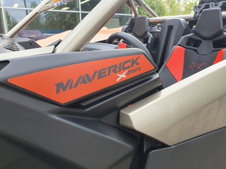 2022 BRP Can-Am Maverick X MR Turbo RR, золотистый, 3550000 рублей, вид 4