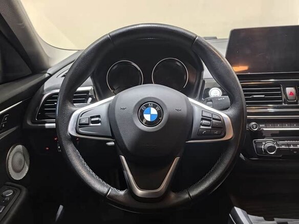 2023 BMW 1 серии 120i III (F52) Рестайлинг, белый - вид 5