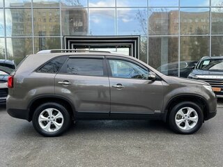 2017 Kia Sorento II Рестайлинг, бежевый, 1699000 рублей, вид 3