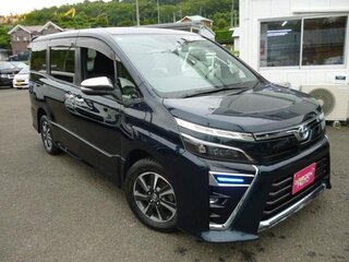 2020 Toyota Voxy III (R80) Рестайлинг, чёрный, 2200000 рублей, вид 1