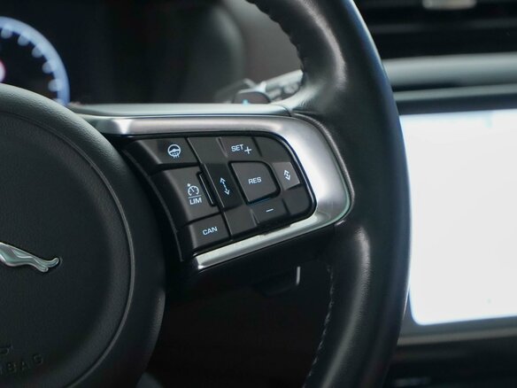 2017 Jaguar F-Pace I, серый, 3399077 рублей - вид 14