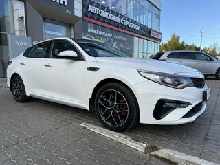 2019 Kia Optima IV Рестайлинг, белый, 2236500 рублей, вид 5