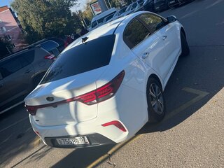 2017 Kia Rio IV, белый, 1200000 рублей, вид 4